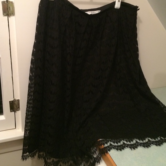 Trina Turk Los Angeles Black Lace Black Lace Overlay Lined skirt - Picture 2 of 14